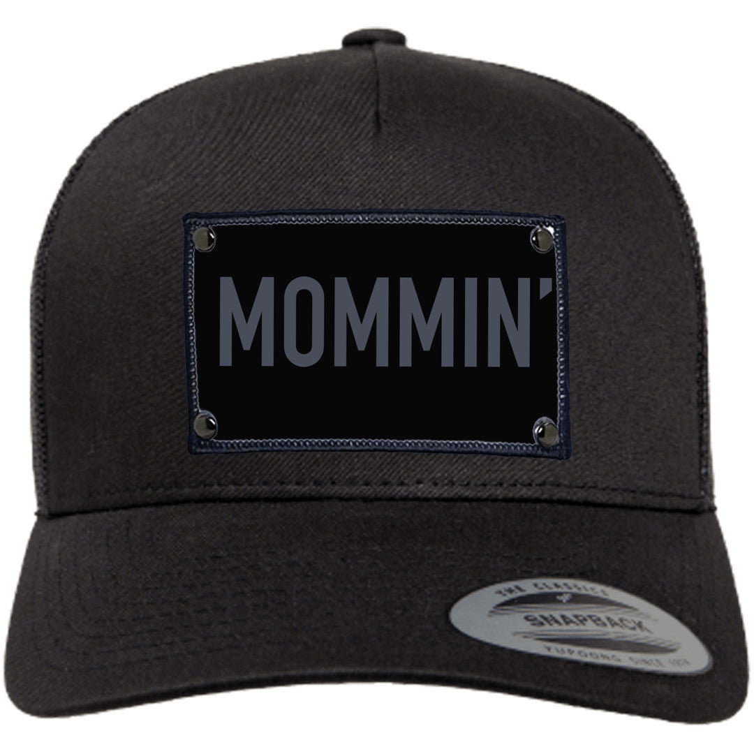Mommin' Trucker Hat in black
